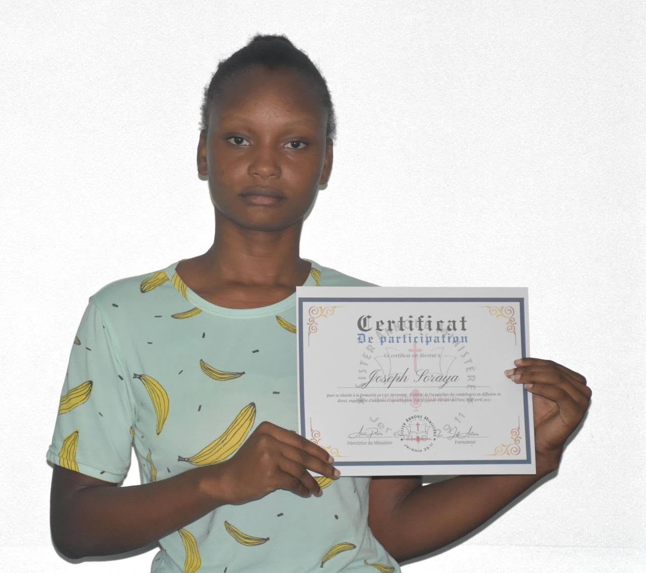 Joseph Soraya recevant son certificat de participation au séminaire Live Streaming